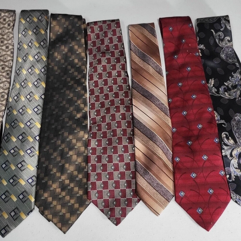 Lote de corbatas de diseñador - mezcla de seda, patrones surtidos, informales de negocios Foto 1 de 4