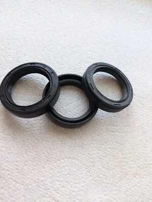 Sello de aceite del cigüeñal Febi -03G10521C- se adapta a VW Skoda, Seat Mitsubishi, Audi Foto 1 de 4