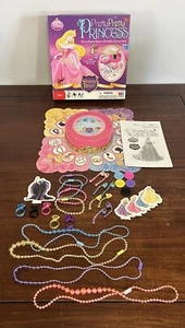 Pretty Pretty Princess Disney Sleeping Beauty Dress up Board Game Hasbro 2008 - Picture 1 of 9
