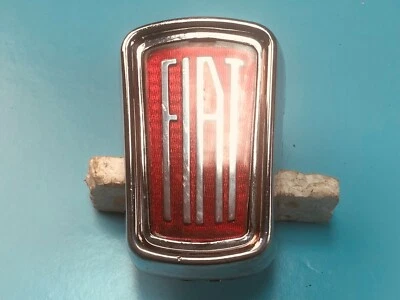 Parrilla delantera especial Fiat 125 emblema plástico vástago genuino nuevo de stock Foto 1 de 2