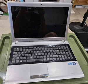 Samsung Rv520 Laptop - Spares - See description - Afbeelding 1 van 3
