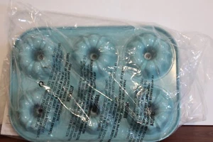 Pampered Chef Mini Fluted Cake Pan #1602 Mini Pie Pan Blue NEW NEVER USED - Picture 1 of 5