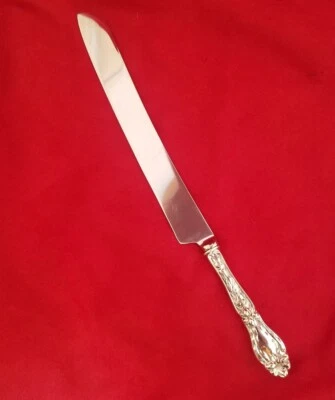 Cuchillo para pastel de boda Lily de Frank Whiting de plata esterlina hecho a medida Foto 1 de 3