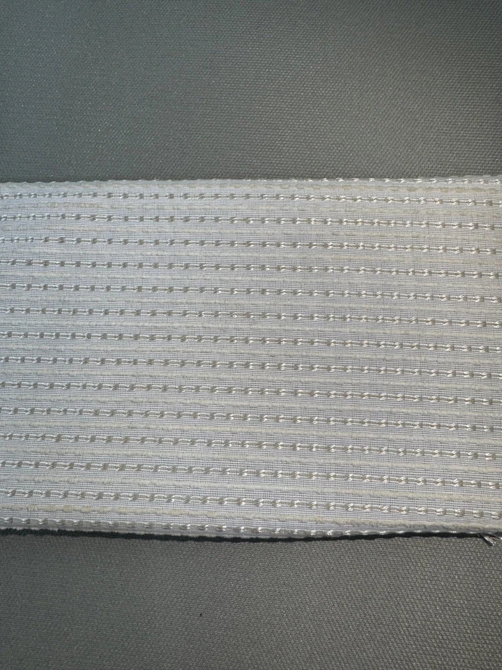 Tela de tapicería gris plata, patrón lineal cosido - Se vende por yarda Foto 1 de 1