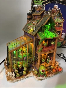 Lemax Spooky Town Grisley's Greenhouse Halloween 2010 getestet funktioniert LESEN - Bild 1 von 18