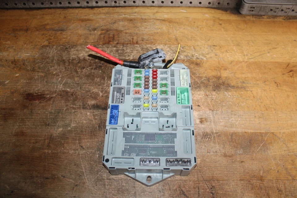 2013-2015 JAGUAR XF задний багажник кабины предохранитель реле коробка соединения OEM DX23-14D628-AG - Изображение 1 из 4