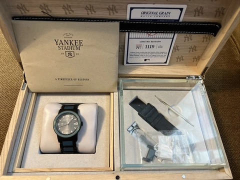 ⚾ORIGINAL GRAIN 1923 YANKEE STADIUM SEAT WATCH #1119/2008 Jeter Mantle Cover