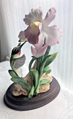 VTG MASTERPIECE BONE CHINA BY HOMCO FIGURINE 1985 HUMMINGBIRD IRIS SIGNED - Image 1 of 4
