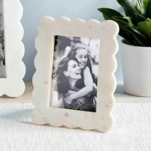 NEW! Marble Picture Frame Holds 4"x 6" Photo Scallop Design, Easel Back - Picture 1 of 2