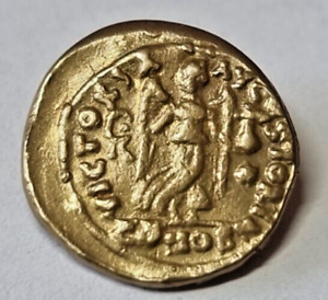 ANCIENT THEODOSIUS ELECTRUM GOLD TREMISSIS CONSTANTINOPLE COIN. 1,3 GR.13 MM