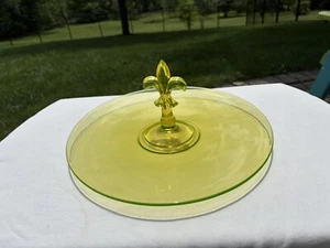 Fostoria Pioneer Kanarienvogel Vaseline Glas 11 7/8 Fleur-de-Lis Tablett mit mittlerem Griff - Bild 1 von 8