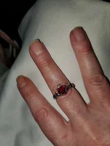 Size 9. NWT. Heart Shaped Ruby RED Stone - Picture 1 of 2