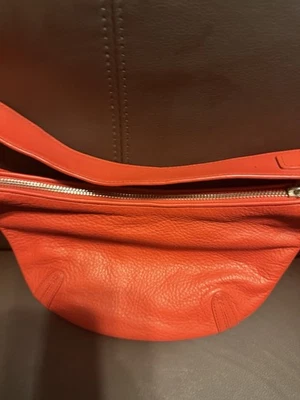 Bolso Donna Karen Pequeño Cuero Rojo  Foto 1 de 4