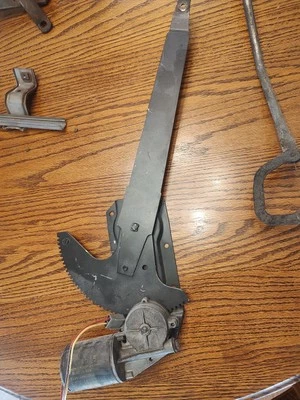 Регулятор левого переднего стекла и мотор в сборе 1987-1991 Ford Bronco  - Изображение 1 из 4