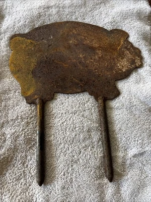 Maceta de jardín de metal vintage arte cerdo estacas de jardín raras de encontrar Foto 1 de 4