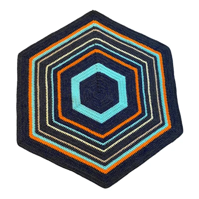 Alfombra hecha a mano con forma hexagonal gris, azul, naranja, melocotón, amarillo, verde  Foto 1 de 4