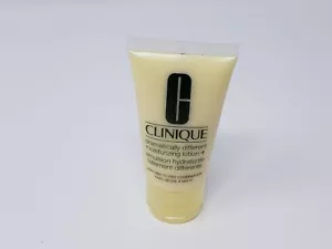 Clinique Dramatically Different Moisturizing Lotion + 1 oz / 30 ml Travel Size - Picture 1 of 2