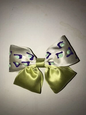 Girls Color Hair Bow Satin Ribbon Peridot Green & White Hand Painted  Vtg 80’s - Image 1 of 4