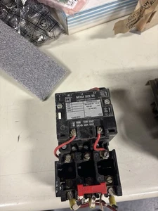 Square D 8536SA012 Motorstarter 120/110V Spule GEBRAUCHT - Bild 1 von 4