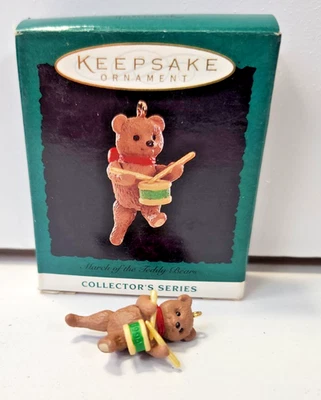 HALLMARK RECUERDO MINIATURA 1994 MARCHA DE LOS OSOS DE PELUCHE QXM510-6 Foto 1 de 4