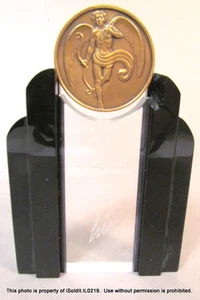 Medallón de bronce de 2 caras THE KISS de colección con soporte grabado 1988 edición limitada 964/1500 - Imagen 1 de 8