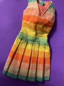 Barbie Vintage "Fun 'n Games #1619 Abito a Righe Arcobaleno Mattel Etichetta Nera Etichetta - Foto 1 di 4