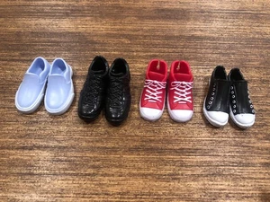 Barbie Ken Puppe Sneaker, Freizeitschuhe, schwarz rot blau - Bild 1 von 5