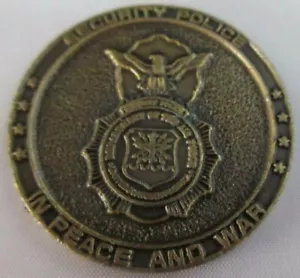 SECURITY POLICE IN PEACE AND WAR AIR FORCE SECURITY POLICE ASSOCIATION MEDAL - Picture 1 of 2