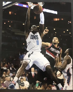 NBA Bobcats Hornets Raptors Magic Suns Grizzlies BISMACK BIYOMBO Signed Photo - Picture 1 of 1