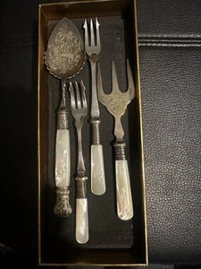 VTG set of EPNS silverplate Mother-of-Perl Handle serving Fork/spoon - Picture 1 of 18