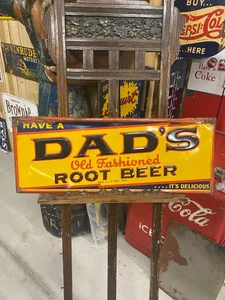 Insegna Metallo Radice Birra DAD Vintage Originale 31" x 10" SODA COLA GASOLIO - Foto 1 di 14