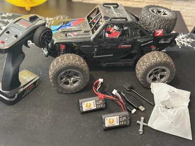 Camión a control remoto DEERC 207E 1:10 sin escobillas 60 kmh alta velocidad 4x4 eléctrico todoterreno Foto 1 de 4