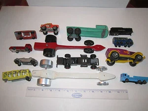 COLLECTION OF VTG. DIECAST CARS - METAL & PLASTIC - UNSEARCHED - LOT 3 - TUB RRR - Picture 1 of 4