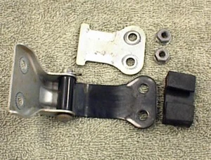 1981 YAMAHA QT50 SEAT HINGE QT 50 YAMAHOPPER MOPED - Picture 1 of 5