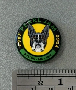 Pearl Jam Boston MA 09/02 09/04 2018 Pin Badge Eddie Vedder Dog - Picture 1 of 2