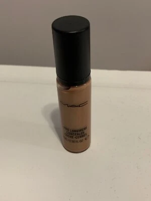 MAC PRO CONCEALER  NW25 100% AUTHENTIC - Image 1 of 4