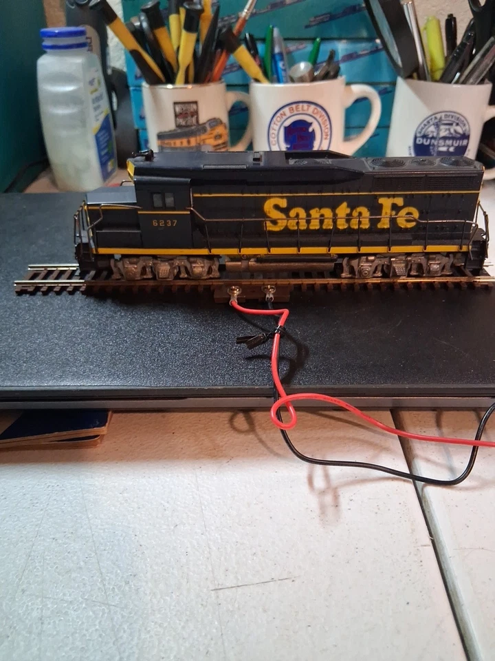 Athearn HO Santa Fe EMD GP30  #6237 Diesel Locomotive Vintage - Image 1 of 4