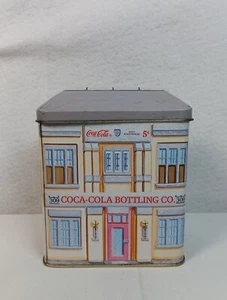 Bote Tin House Coca Cola Bottling Company Bristol Ware de colección - Imagen 1 de 8