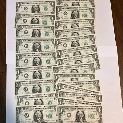 1977 One dollar bills consecutive serial numbers  X23 - Image 1 of 4