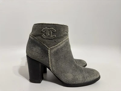 Botines Chanel Gris Logo CC Cuero 37 De Colección Foto 1 de 4