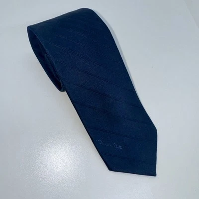 Corbata de seda Oscar De La Renta a rayas azul marino Foto 1 de 4