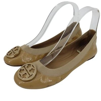Sapatos baixos femininos Tory Burch 7,5 M CAROLINE bege couro envernizado logotipo balé - Imagem 1 de 4
