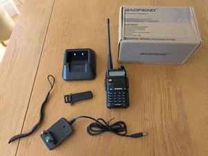 Émetteur-récepteur FM Baofeng UV-5R - Photo 1/6