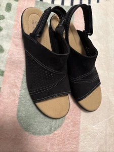 Clarks Emily2 Mist schwarze Damen-Pantolette aus Nubukleder mit Riemen 9,5 - Bild 1 von 6