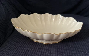 Servizio da portata ovale scolpito Lenox Symphony con decorazione bordo oro smerlato - Foto 1 di 4