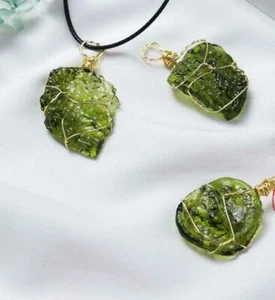 Genuine Moldavite Necklace 100 % Natural - Picture 1 of 6