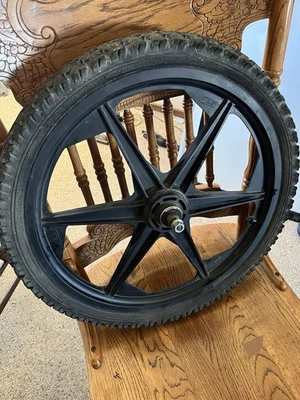 Llanta de bicicleta BMX GT Tomahawk Mag Wheel Old School rara delantera solamente Foto 1 de 3