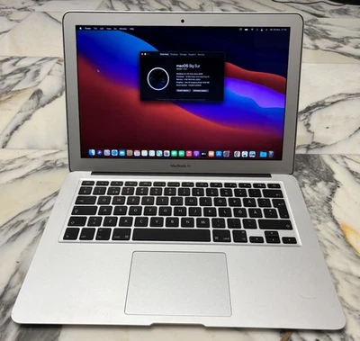 MacBook Air 13,3 A1466 2015 i5 4GB RAM 128GB SSD Batteria Nuova Tastiera Svedese - Immagine 1 di 4