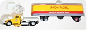Corgi US50712 Heavy Haulers Union Pacific Mack LJ w/Box Trailer 1/50 Die-cast MB - Picture 1 of 2