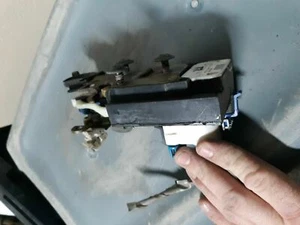 2003 CHEVROLET TRAILBLAZER RIGHT REAR DOOR LATCH LOCK ACTUATOR OEM - Picture 1 of 3